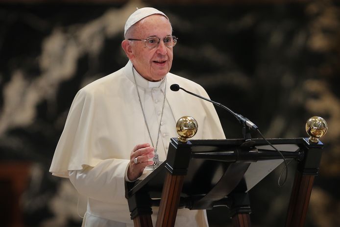 Paus op Lesbos: ‘Stop deze schipbreuk van de beschaving!’