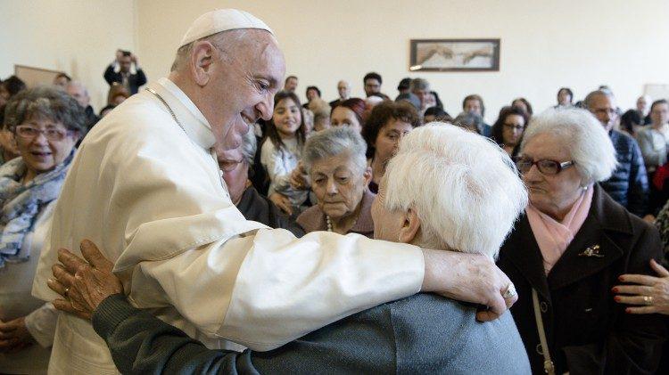 Paus roept Werelddag voor Grootouders en Senioren uit