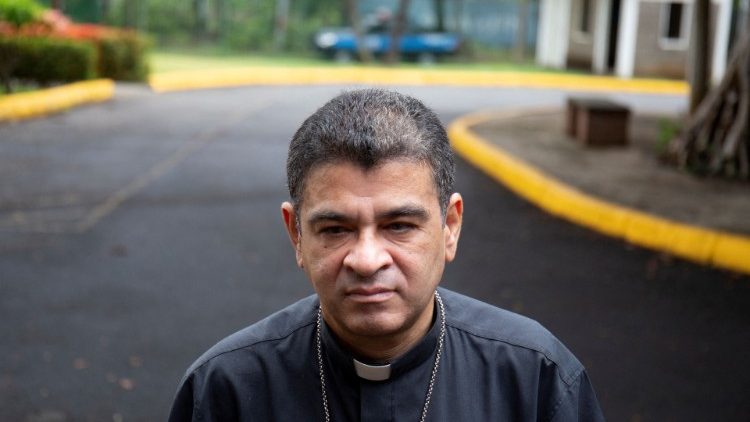 Deze bisschop weigerde zijn volk te verlaten en moet daarom 26 jaar de cel in