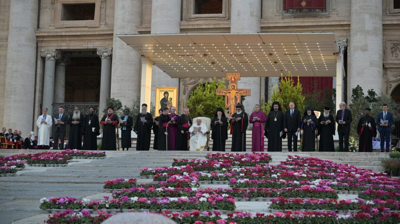 Paus zegent met leiders van andere kerken rooms-katholieke bisschoppensynode