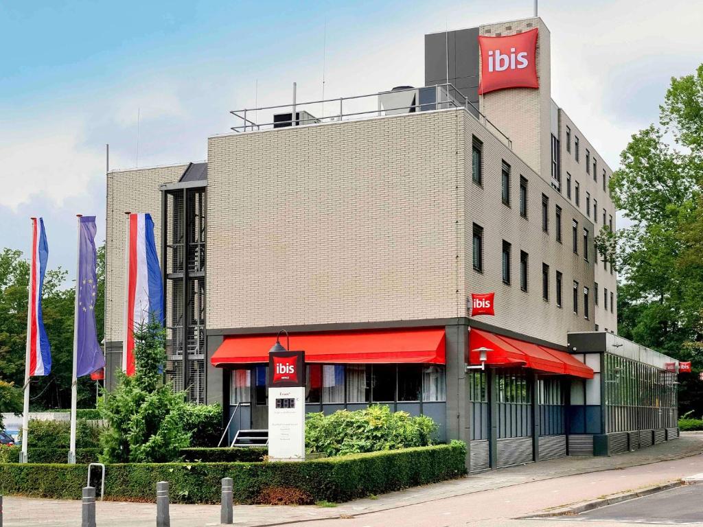 Utrecht gaat statushouders tijdelijk huisvesten in Ibis hotel